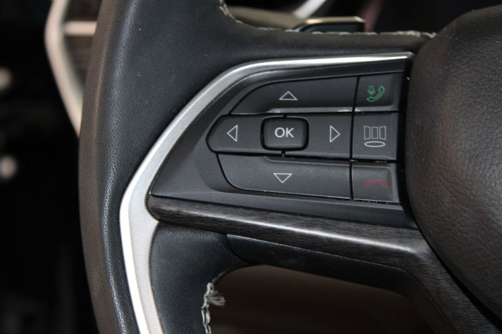 Used 2023 Jeep Grand Cherokee Limited image 31