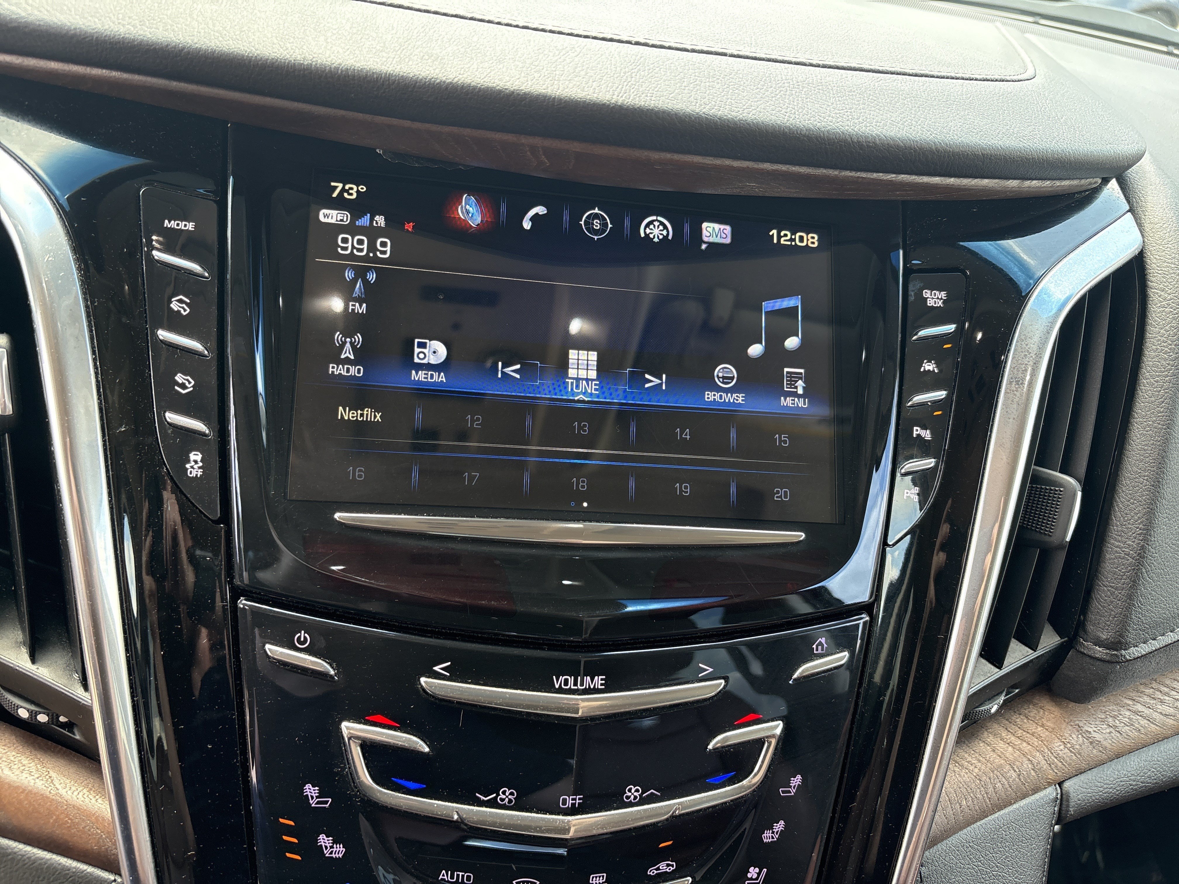 Used 2019 Cadillac Escalade ESV Premium Luxury AWD/4WD image 24