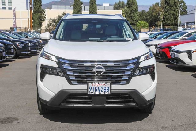 Used 2025 Nissan Rogue SV w/ SV Premium Package image 3