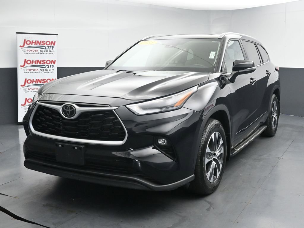 Used 2023 Toyota Highlander XLE AWD/4WD image 4