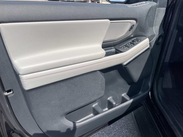 Used 2025 Ford Expedition Active AWD/4WD image 21