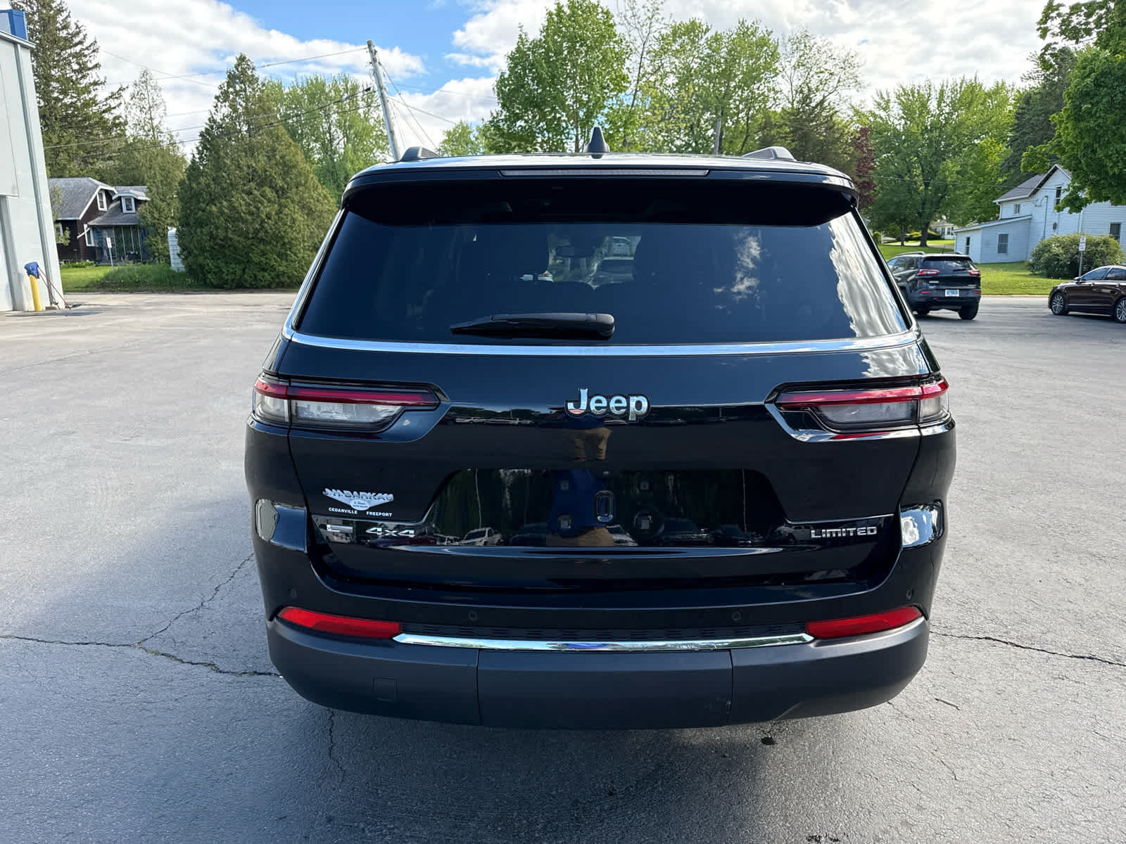 Used 2023 Jeep Grand Cherokee L Limited AWD/4WD image 4