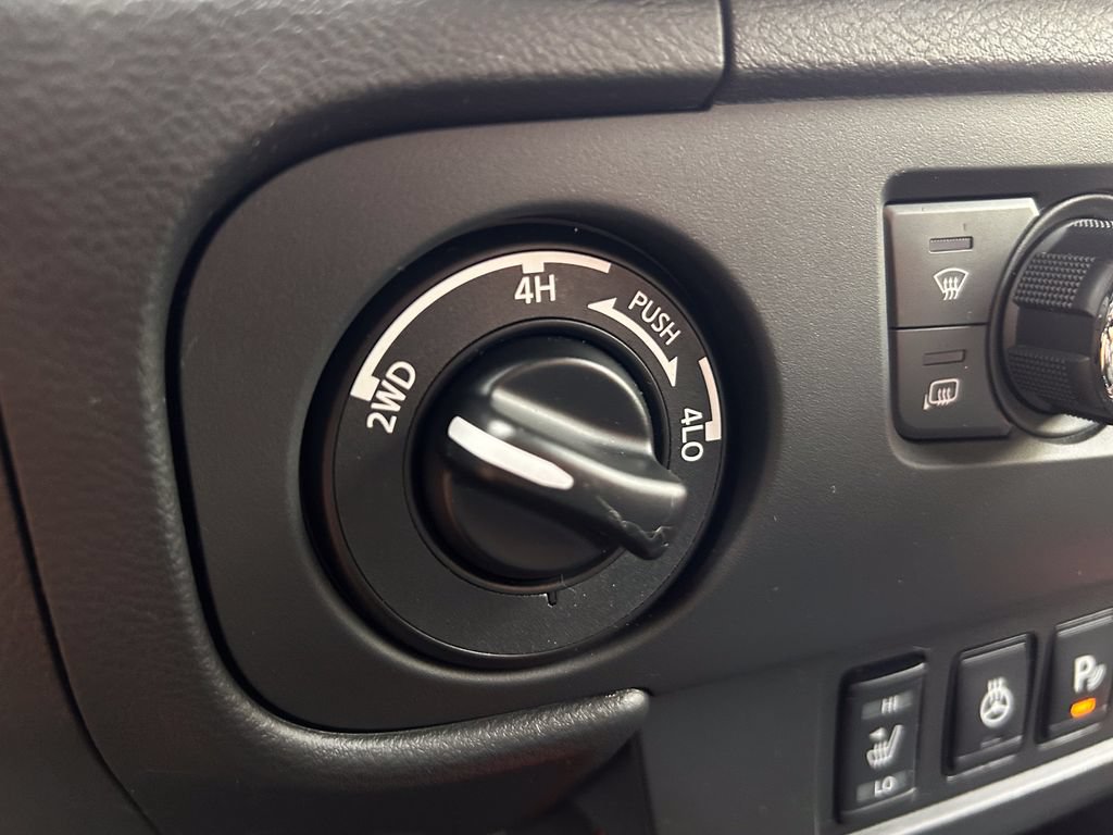 Used 2025 Nissan Frontier PRO-4X w/ Pro Convenience Package AWD/4WD image 30