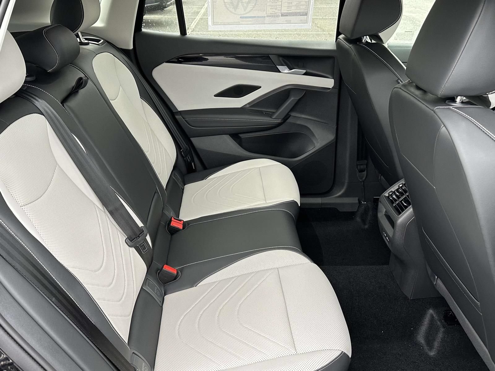New 2026 Volkswagen Tiguan SE FWD image 15