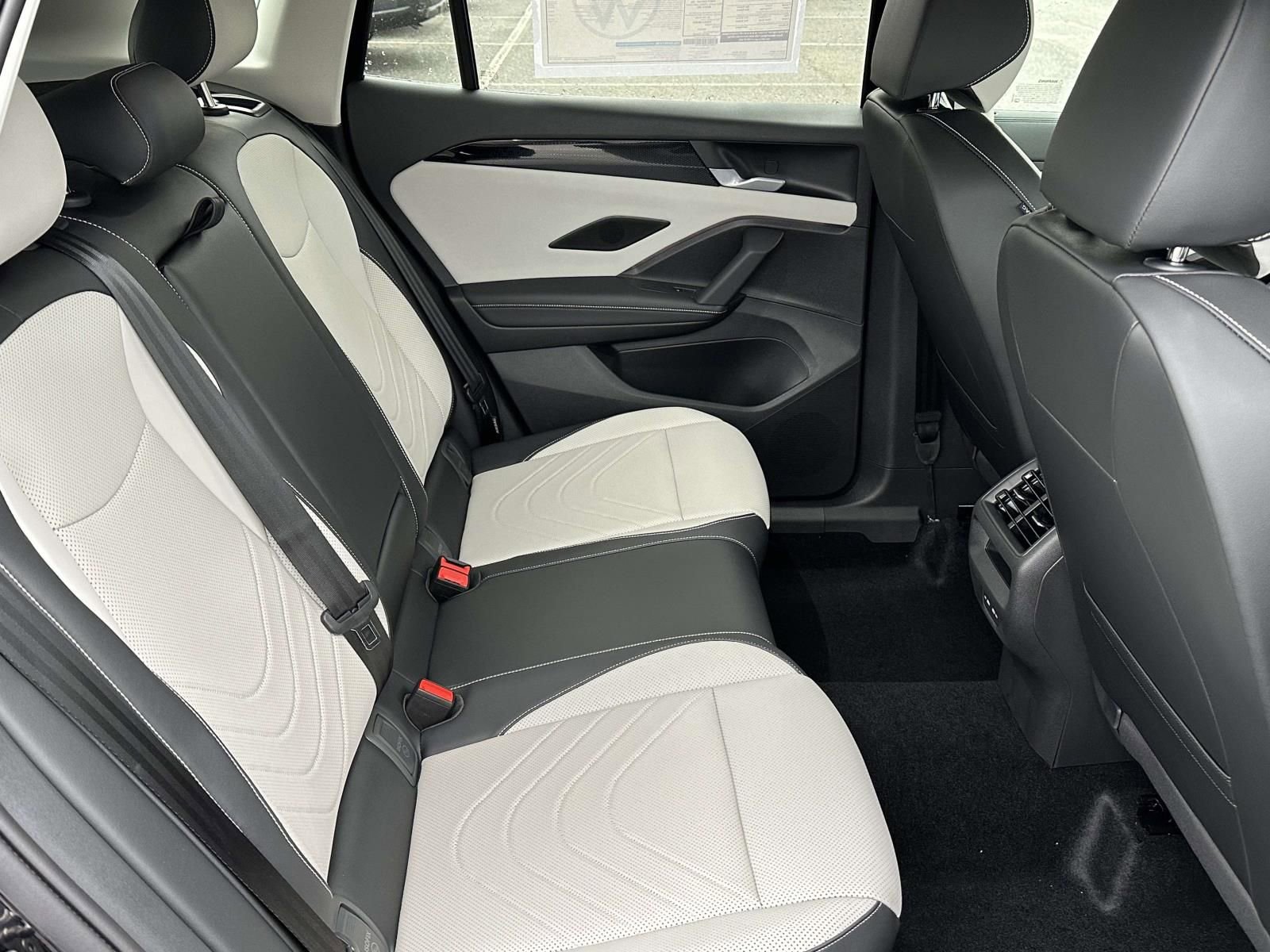 New 2026 Volkswagen Tiguan SE FWD image 15