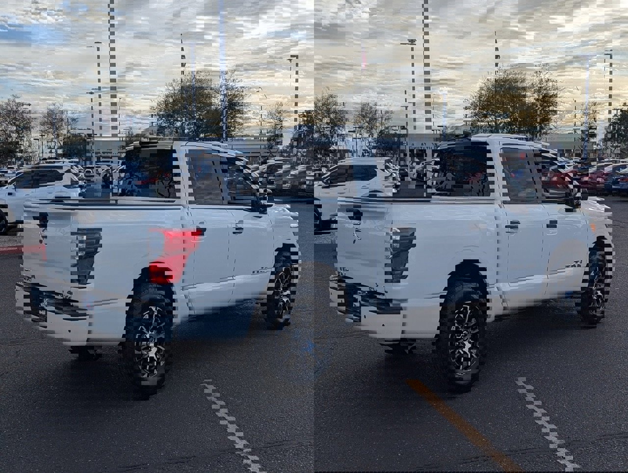 Certified 2022 Nissan Titan SV image 6