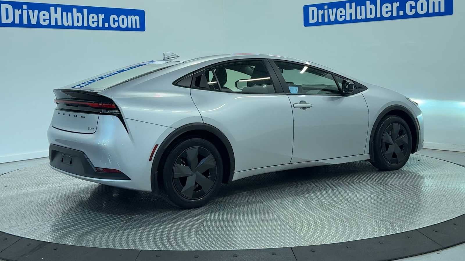 Used 2023 Toyota Prius LE FWD image 7