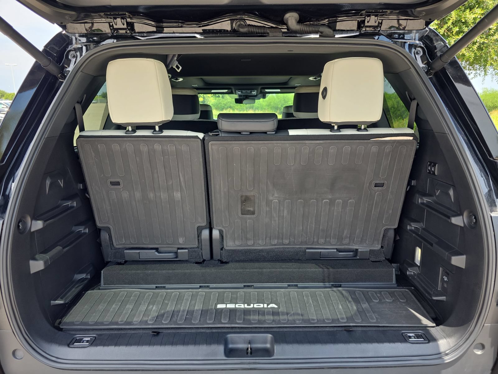 Used 2024 Toyota Sequoia Capstone AWD/4WD image 31