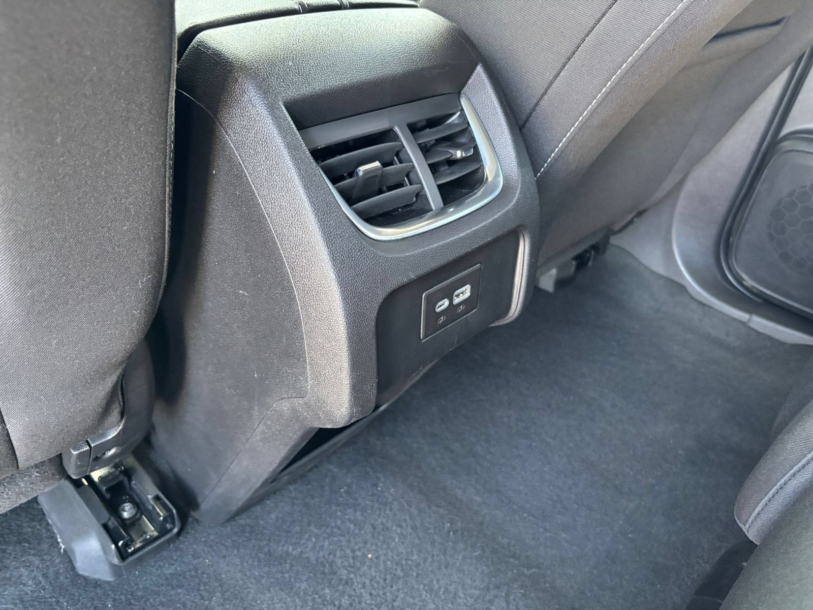 Used 2025 Chevrolet Blazer LT FWD image 23