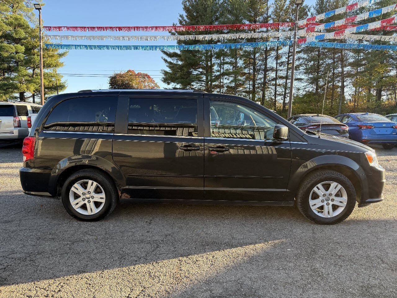 Used 2012 Dodge Grand Caravan Crew w/ Crew Value Pkg FWD image 4