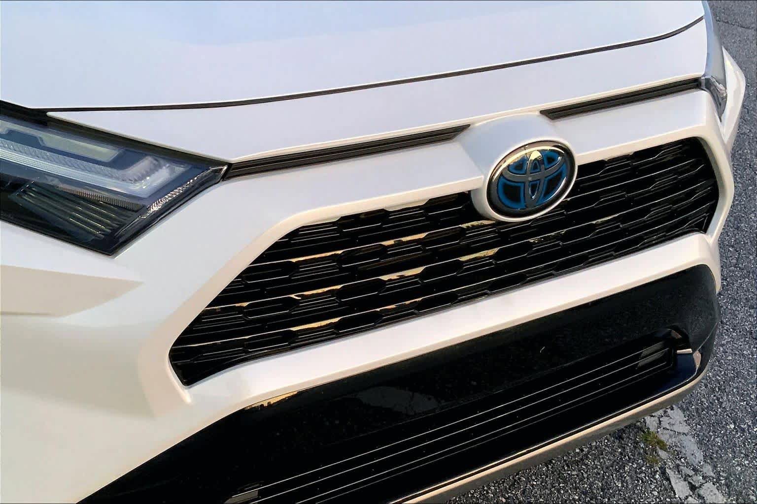 Used 2024 Toyota RAV4 XSE AWD/4WD image 29