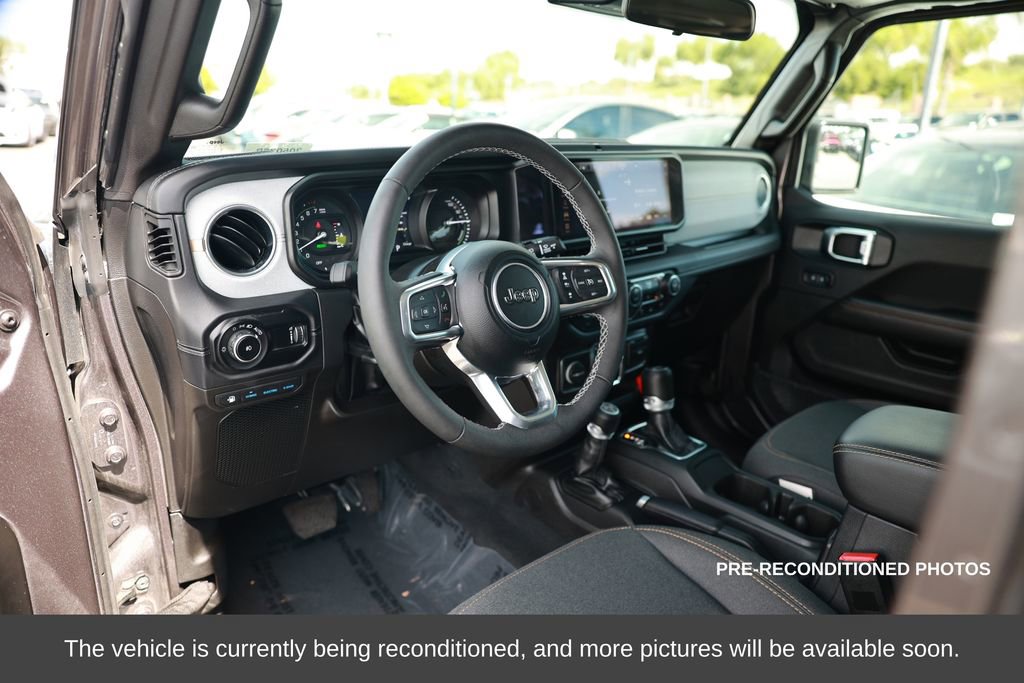 Used 2025 Jeep Wrangler Unlimited Sahara w/ Safety Group image 16