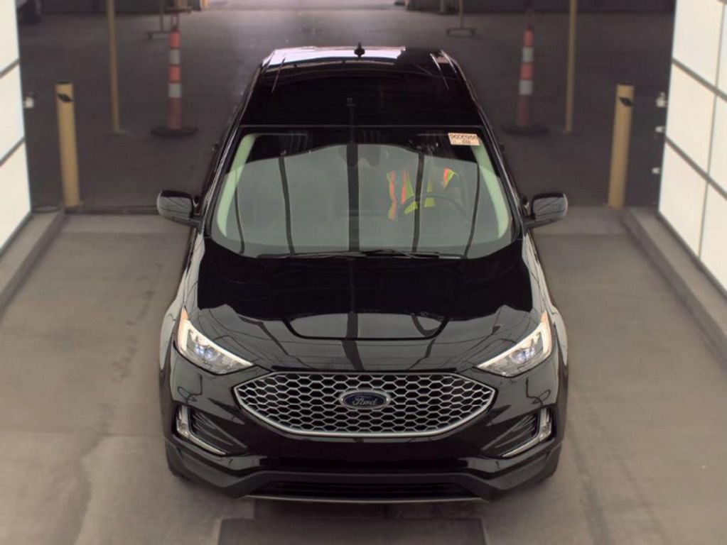 Used 2024 Ford Edge SEL w/ Convenience Package AWD/4WD image 3