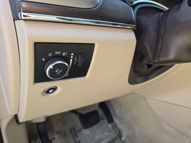 Used 2018 Jeep Grand Cherokee Overland AWD/4WD image 29