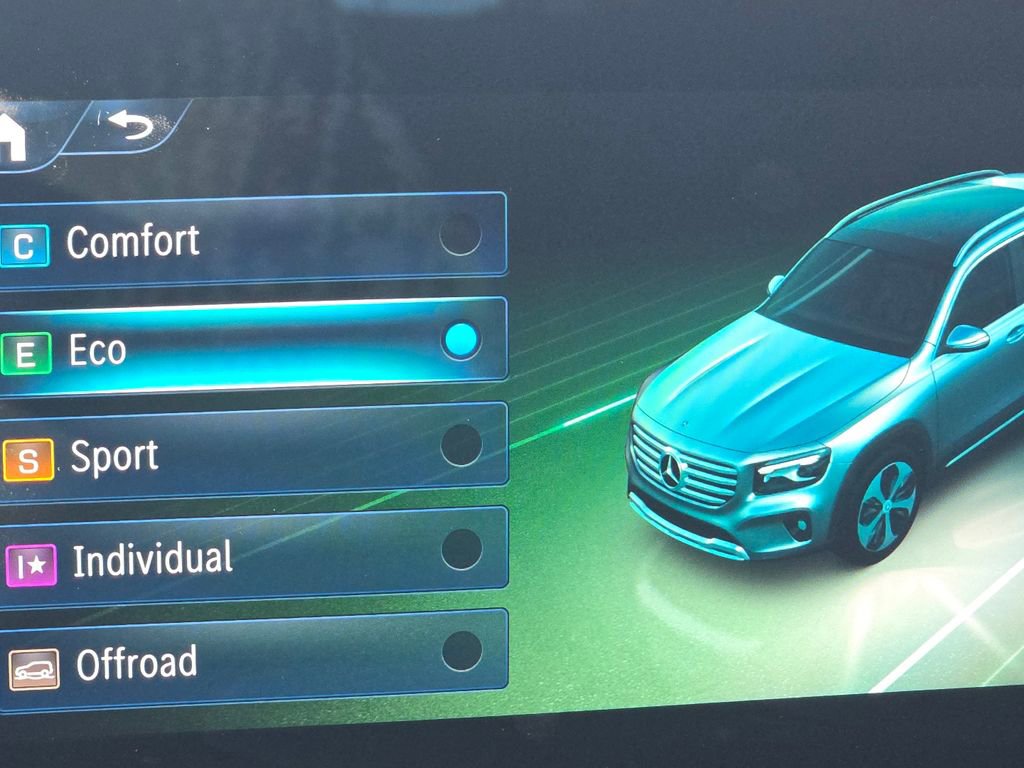 New 2026 Mercedes-Benz GLB 250 4MATIC image 33