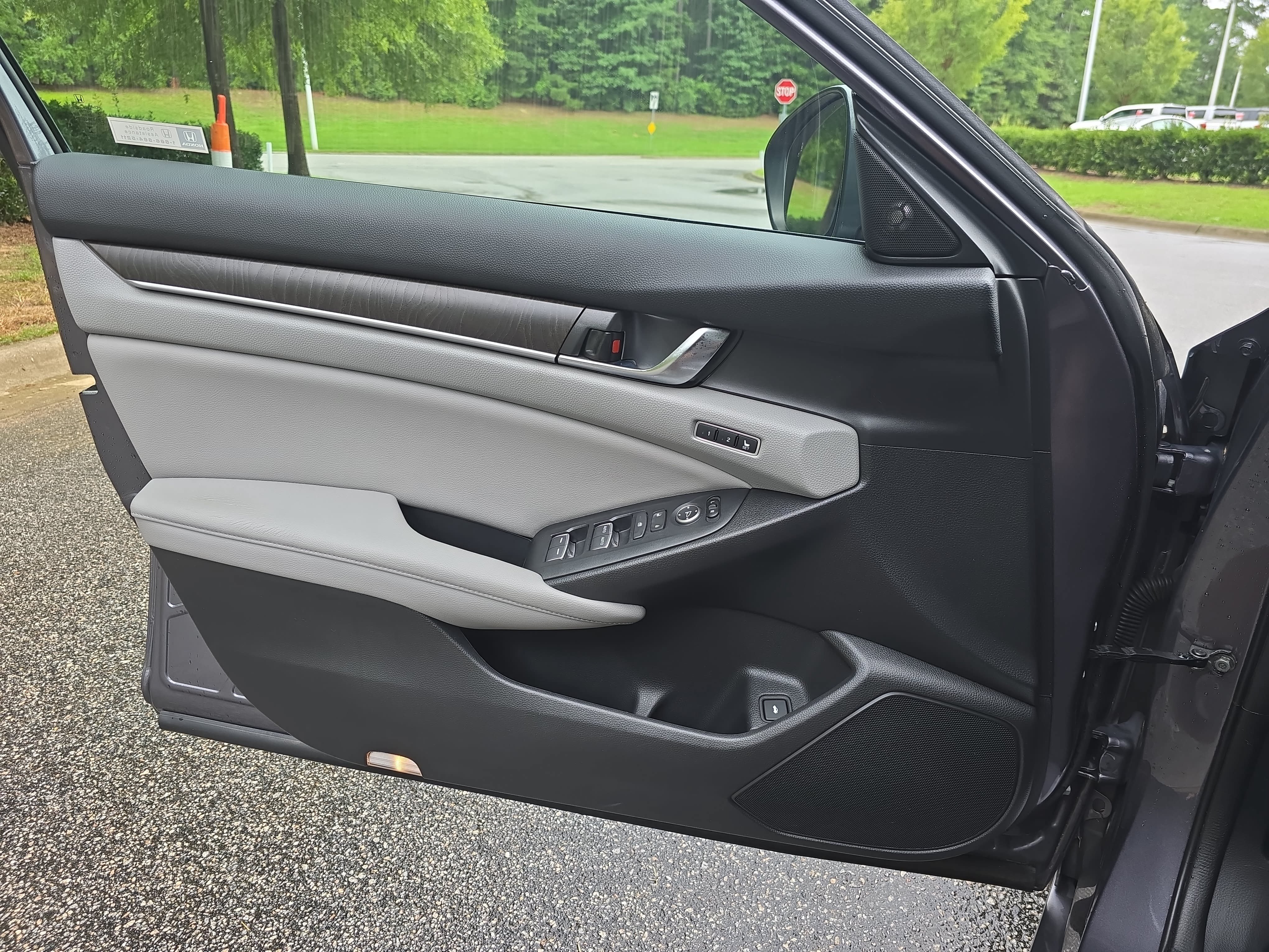 Used 2018 Honda Accord Touring image 28