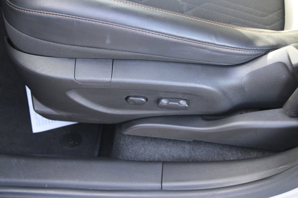 Used 2020 Chevrolet Trax LT w/ LT Convenience Package image 18