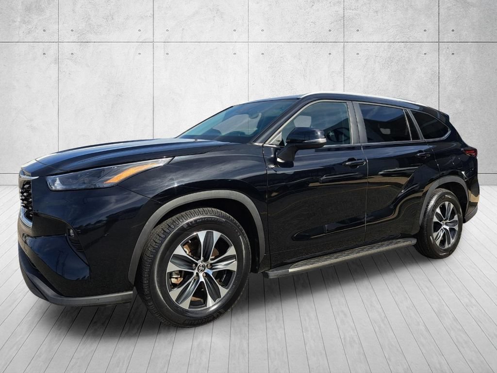 Used 2024 Toyota Highlander XLE FWD image 9