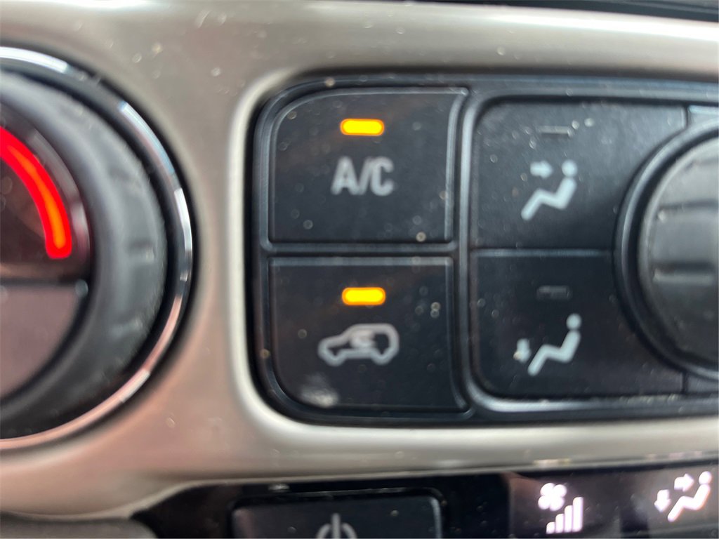 Used 2018 GMC Yukon Denali image 41