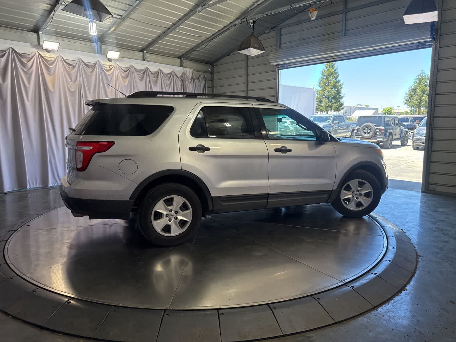 Used 2012 Ford Explorer FWD image 4