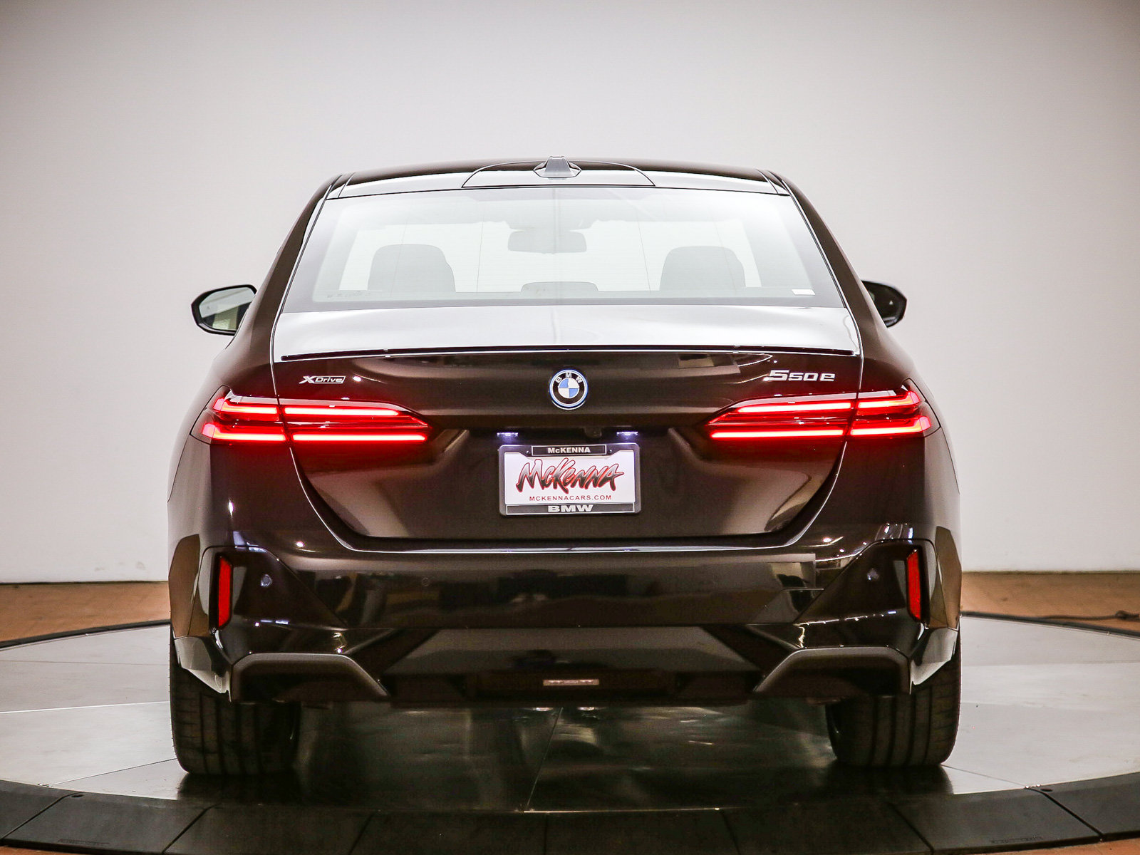 New 2027 BMW 550e xDrive AWD/4WD image 3