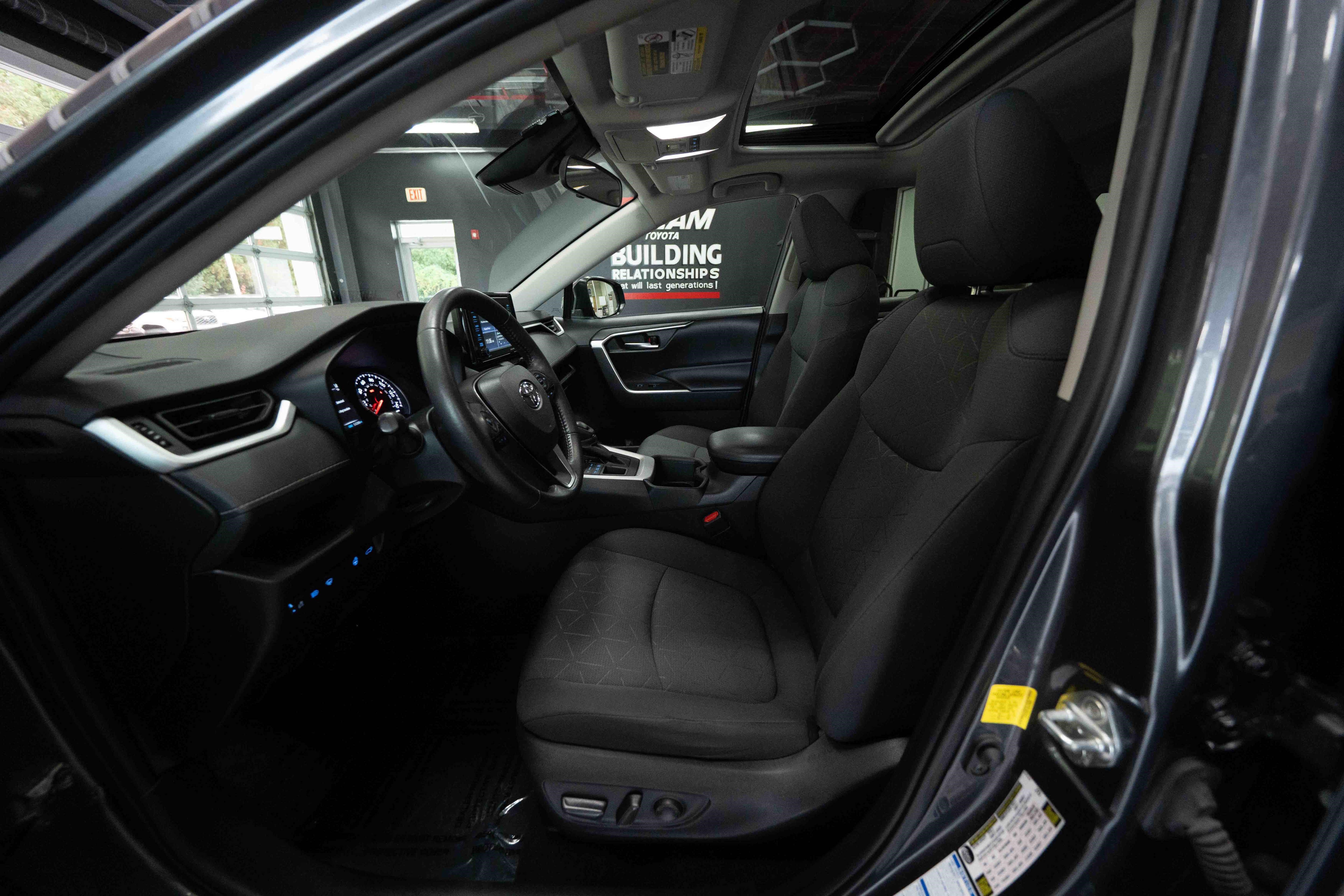 Used 2022 Toyota RAV4 XLE w/ Convenience Package AWD/4WD image 9