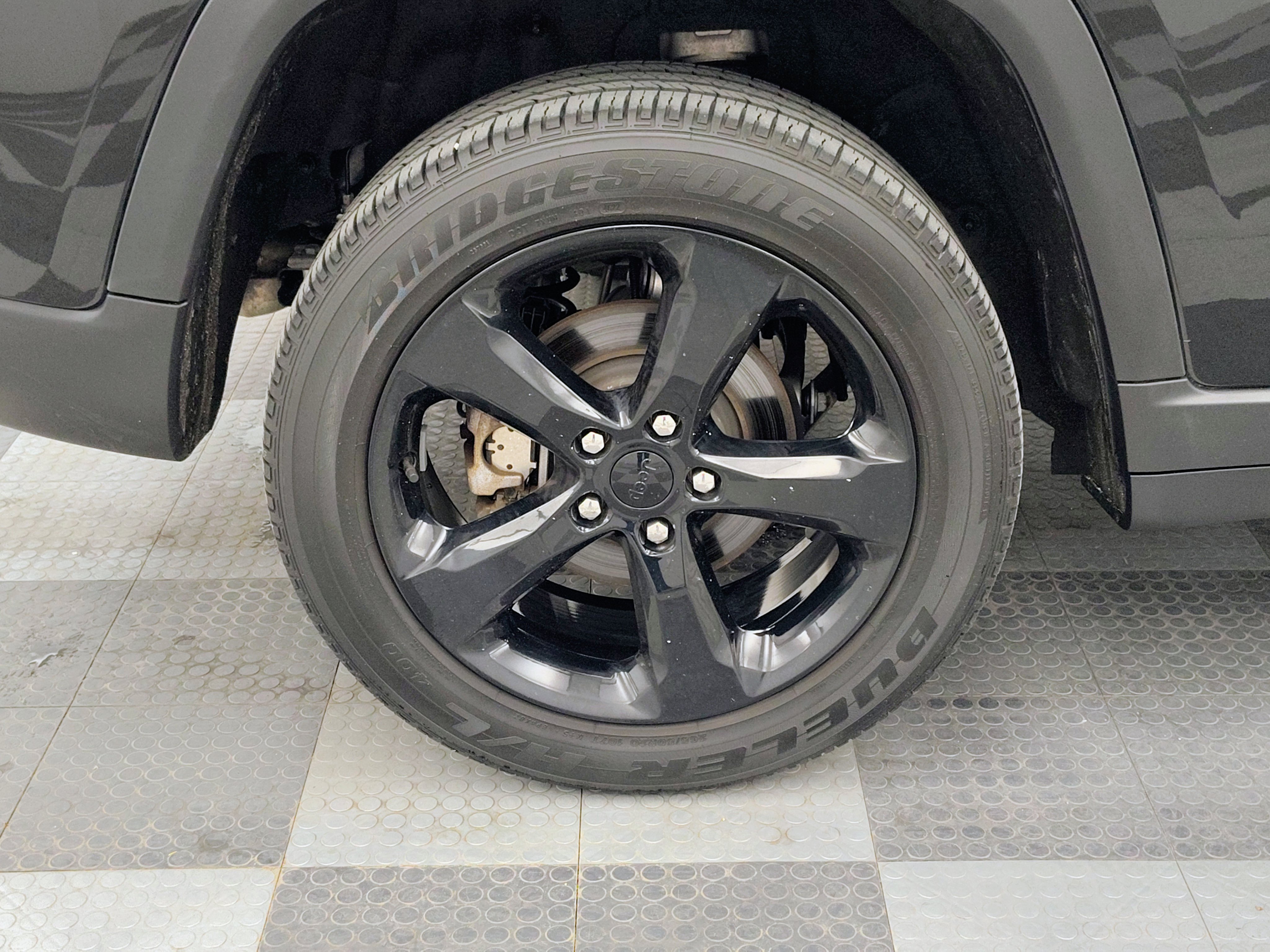 Used 2023 Jeep Grand Cherokee Altitude AWD/4WD image 12