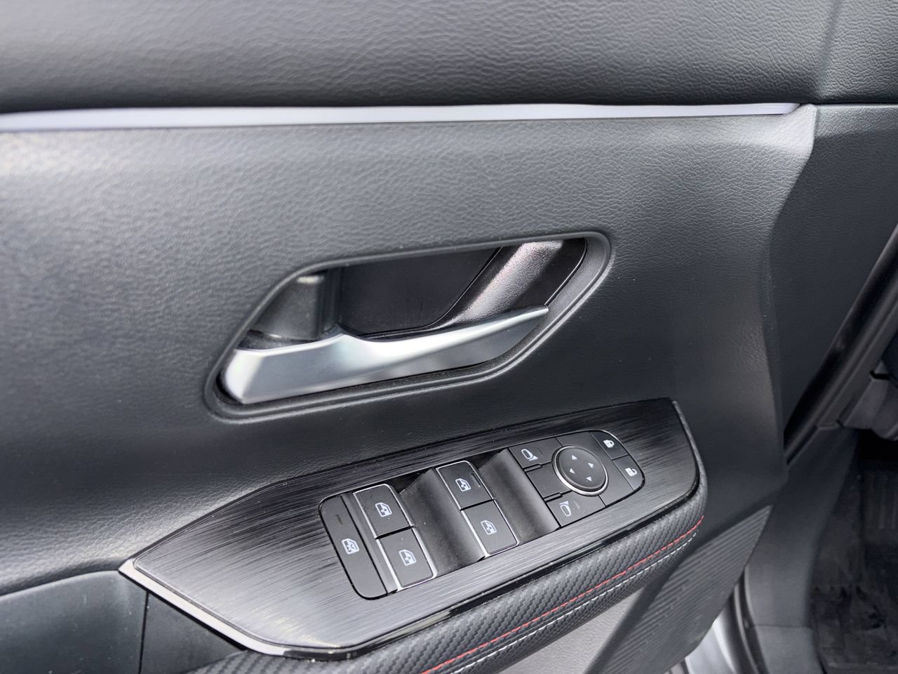Certified 2025 Nissan Kicks SR w/ SR Premium Package FWD image 17
