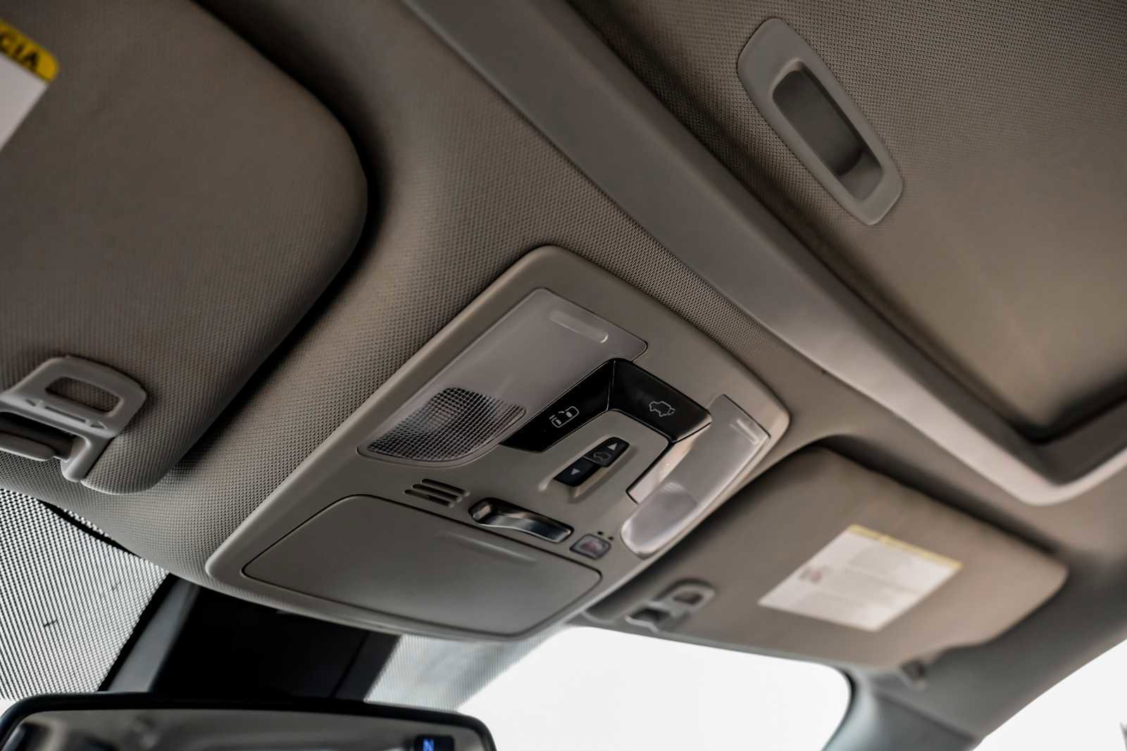 Used 2018 Toyota Sienna XLE image 31