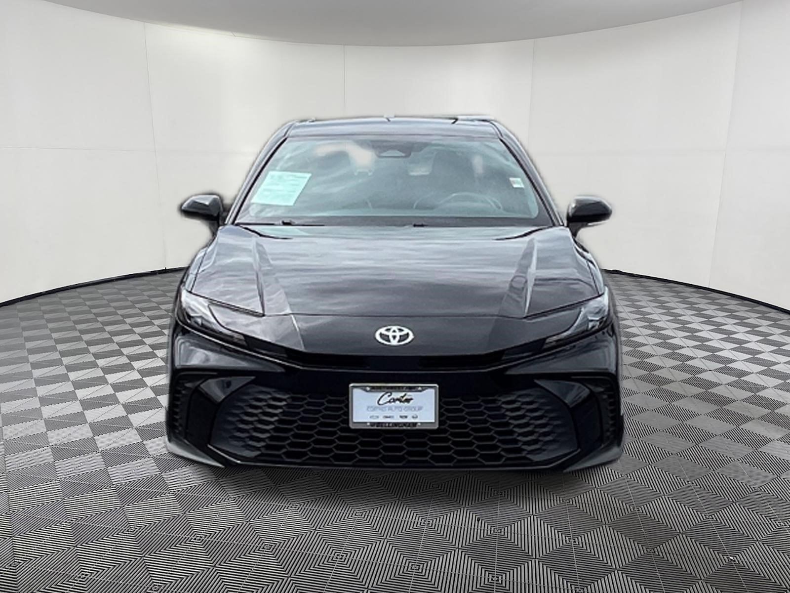 Used 2025 Toyota Camry SE FWD image 2