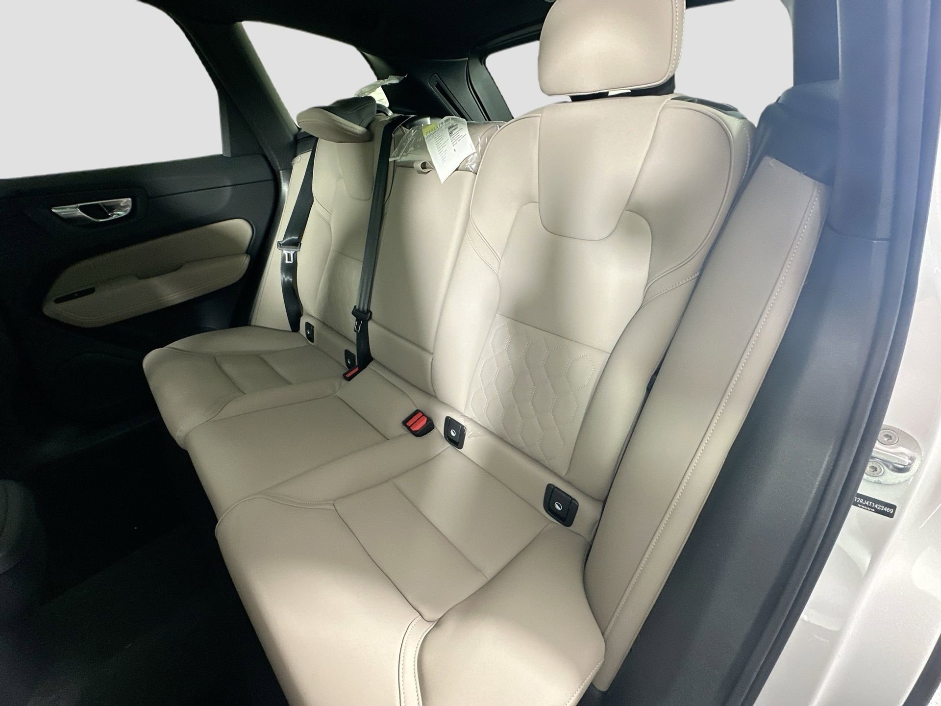 Used 2026 Volvo XC60 B5 Core AWD/4WD image 25