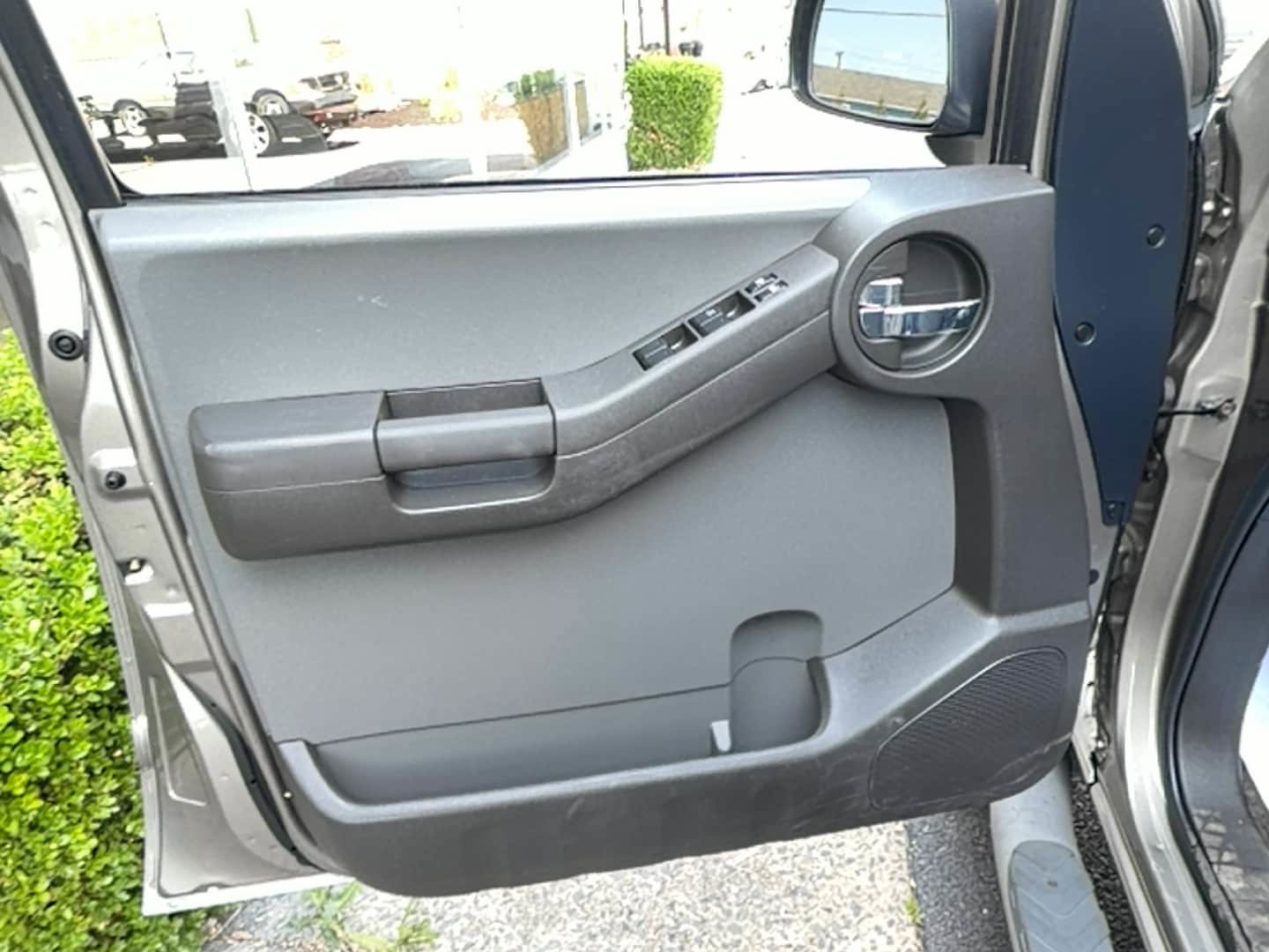 Used 2005 Nissan Xterra SE AWD/4WD image 13