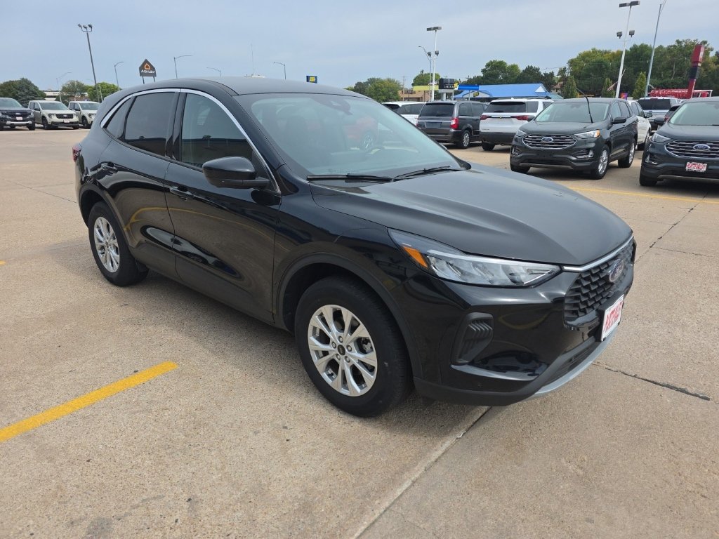 Used 2023 Ford Escape Active w/ Tech Pack #2 AWD/4WD image 3