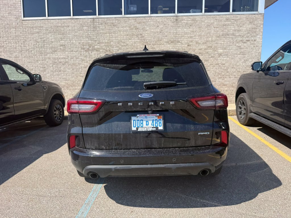 Used 2024 Ford Escape ST-Line w/ Tech Pack #1 AWD/4WD image 7