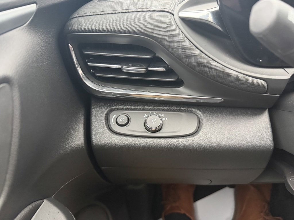 Used 2025 Buick Envista Preferred image 28