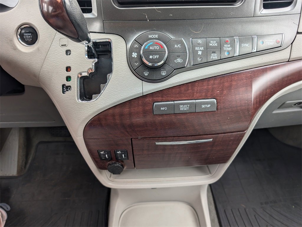 Used 2013 Toyota Sienna XLE image 15