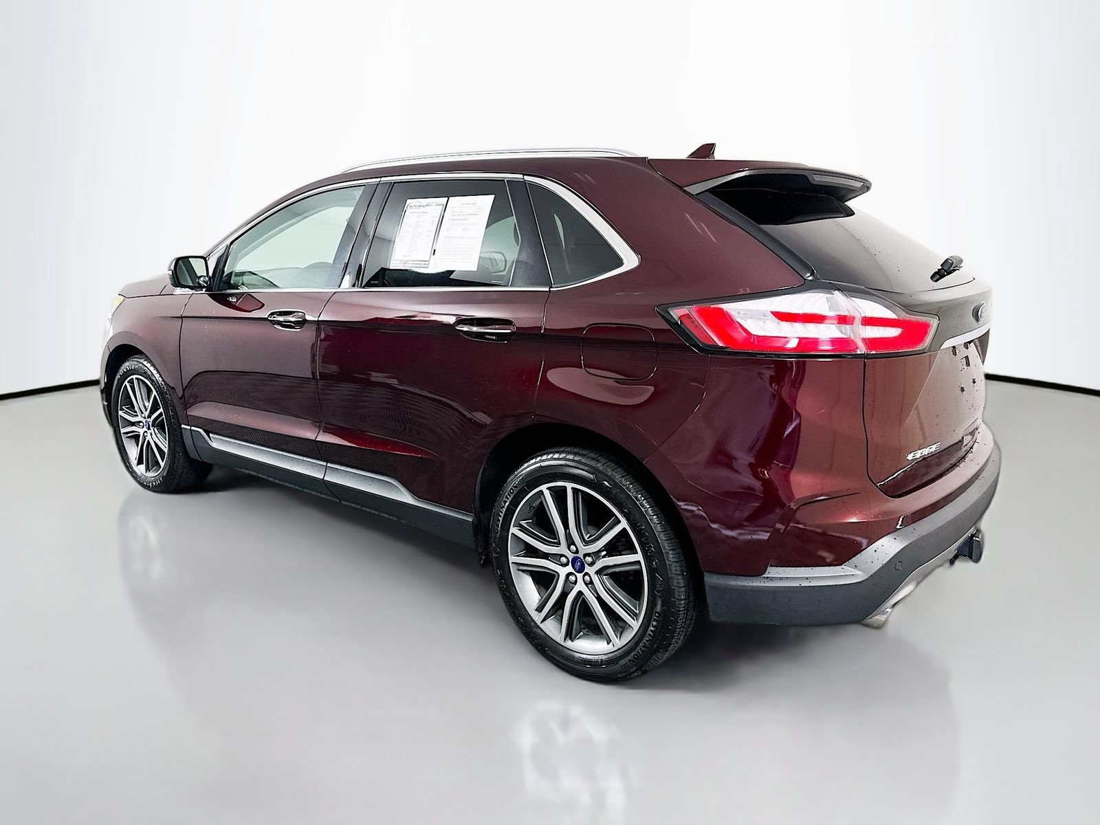 Used 2019 Ford Edge Titanium w/ Cold Weather Package AWD/4WD image 5