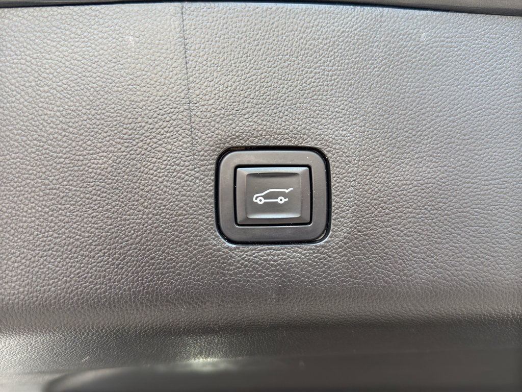 Used 2019 Chevrolet Traverse LT image 14