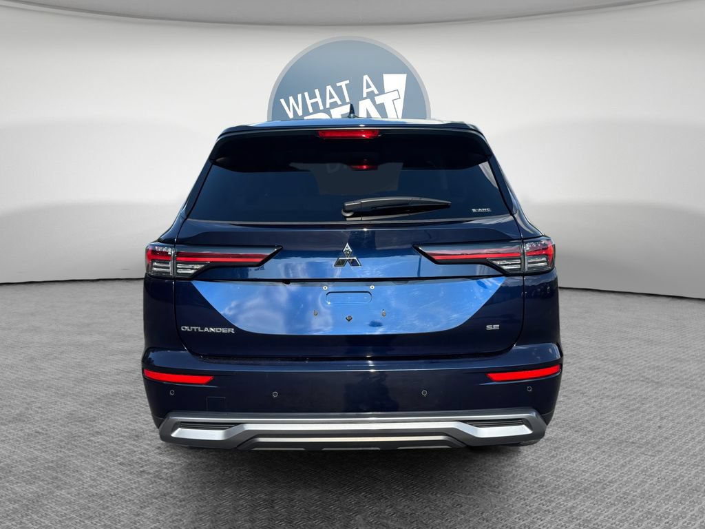 Used 2025 Mitsubishi Outlander AWD image 5