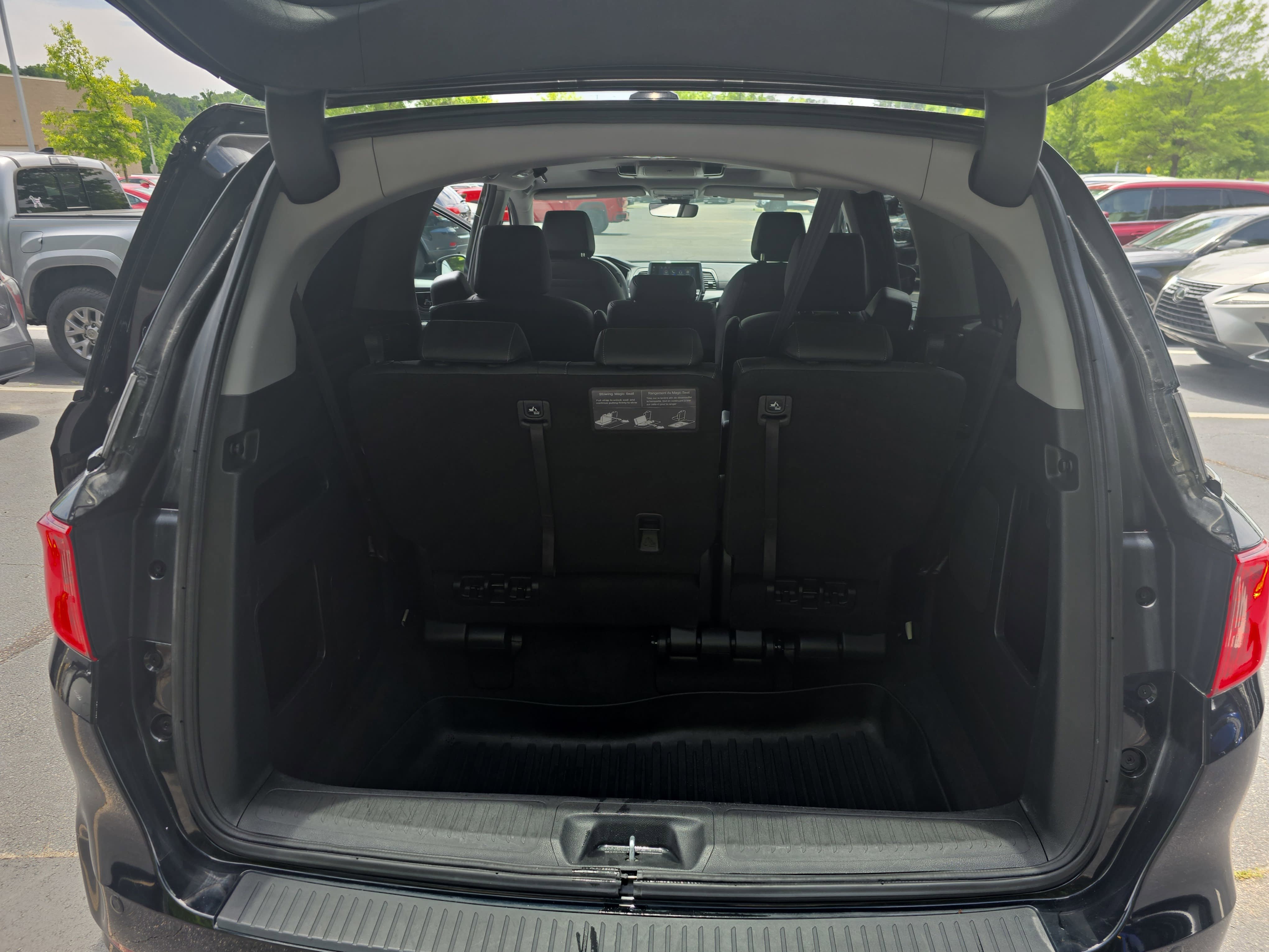 Used 2023 Honda Odyssey Touring image 12