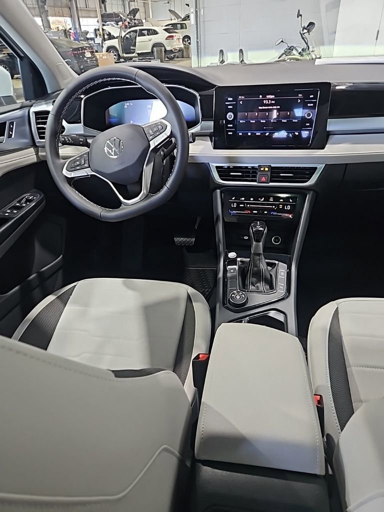 New 2026 Volkswagen Taos SE image 24