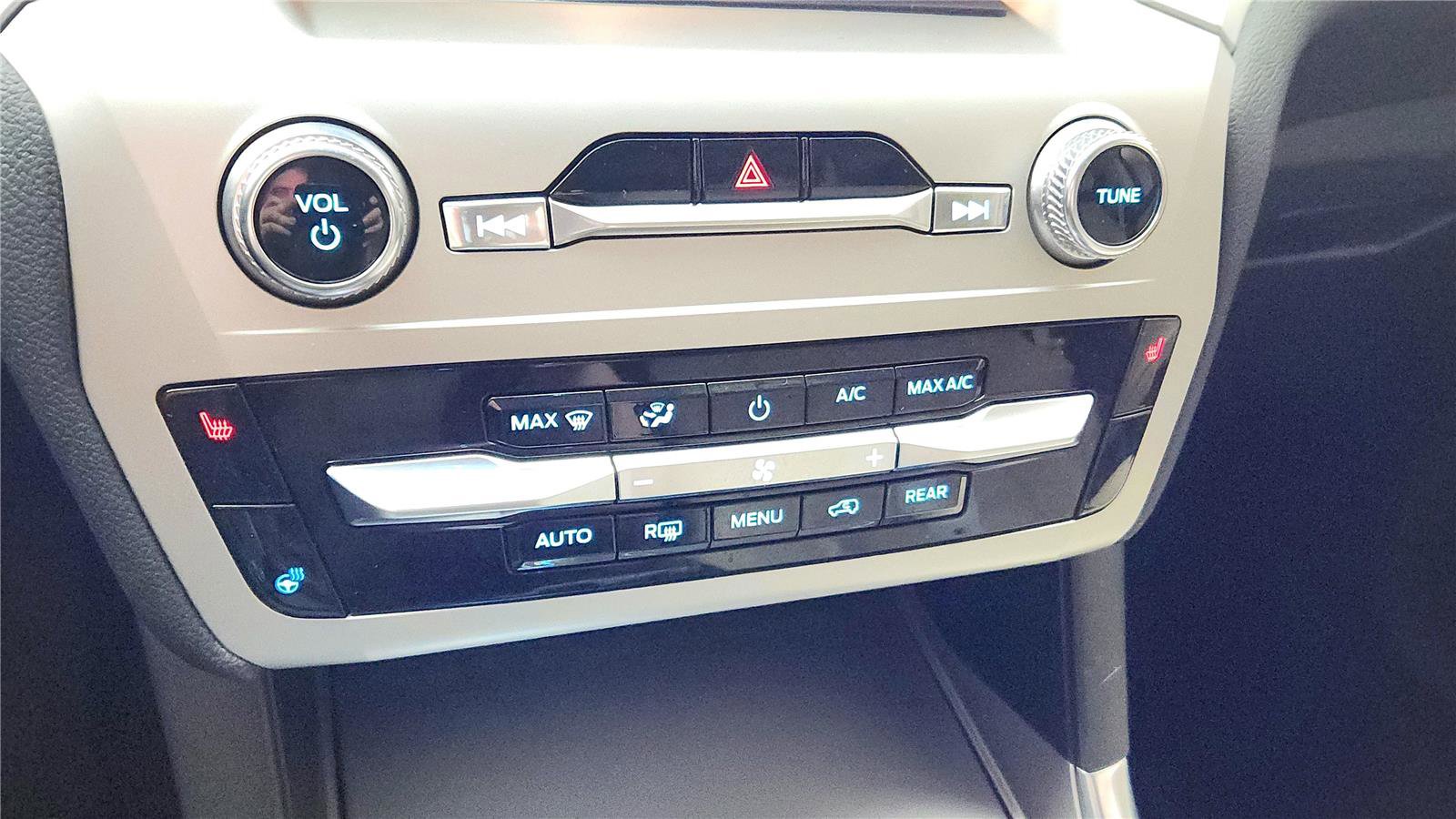 Used 2021 Ford Explorer XLT w/ Equipment Group 202A image 26