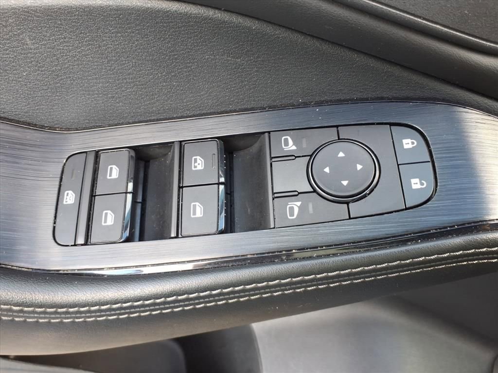 Used 2024 Nissan Rogue SV image 28