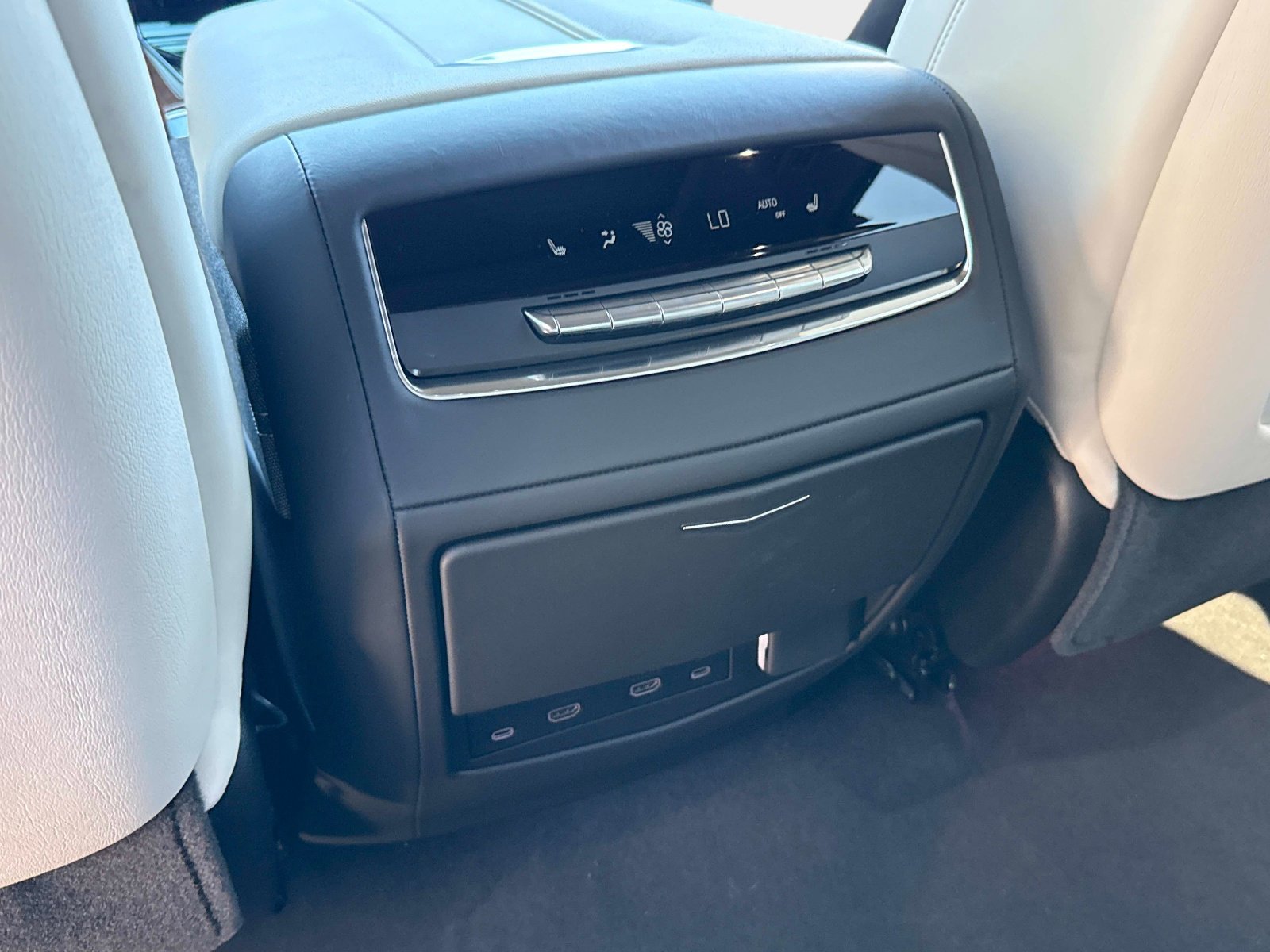 Used 2026 Cadillac Escalade Platinum Sport image 40