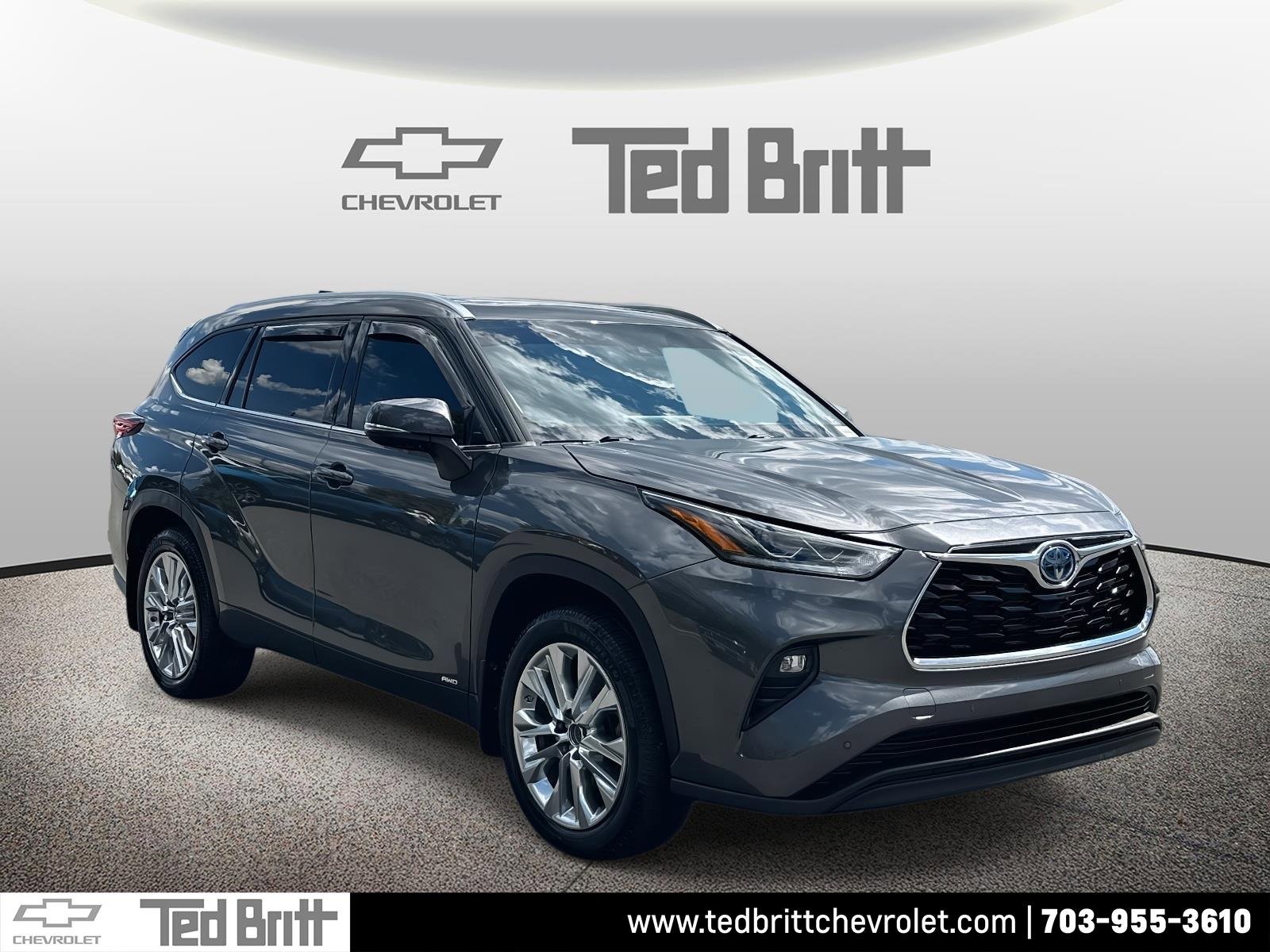 Used 2023 Toyota Highlander Limited image 3