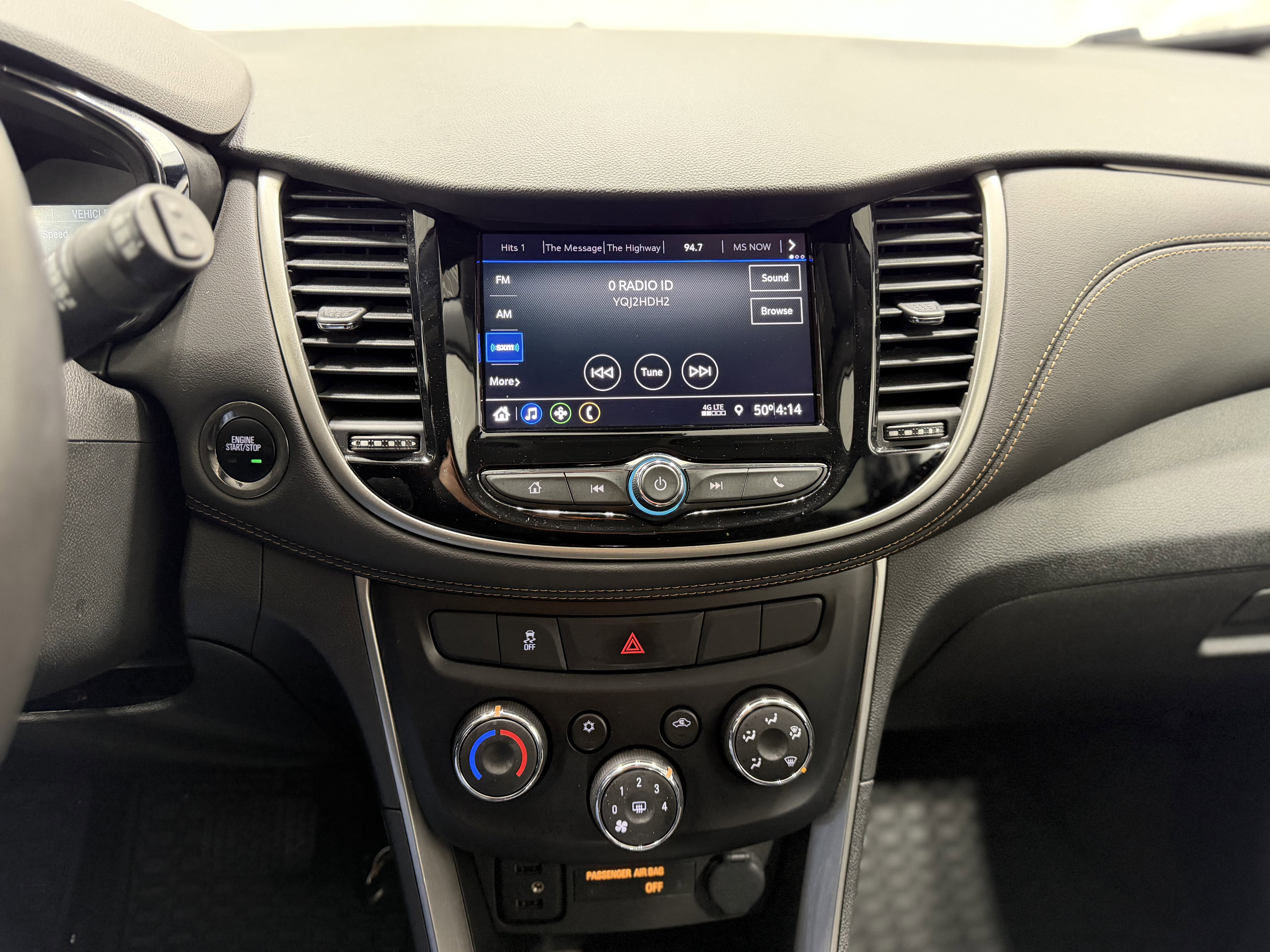 Used 2020 Chevrolet Trax LT w/ LT Convenience Package AWD/4WD image 19
