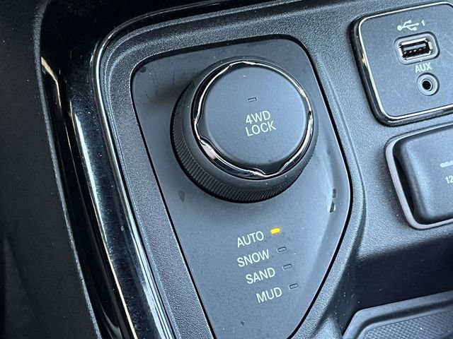 Used 2021 Jeep Compass Limited image 32