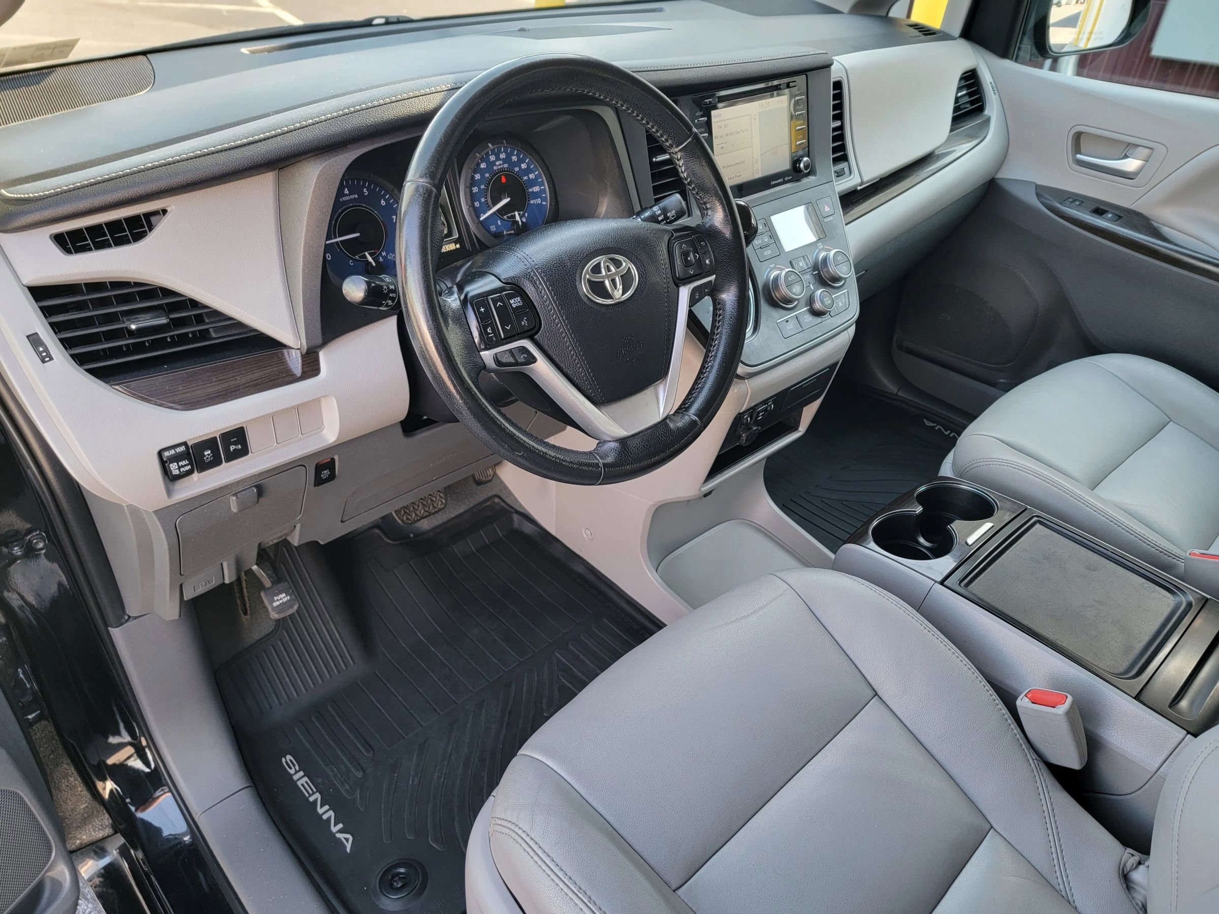 Used 2020 Toyota Sienna XLE w/ XLE Navigation Package AWD/4WD image 9