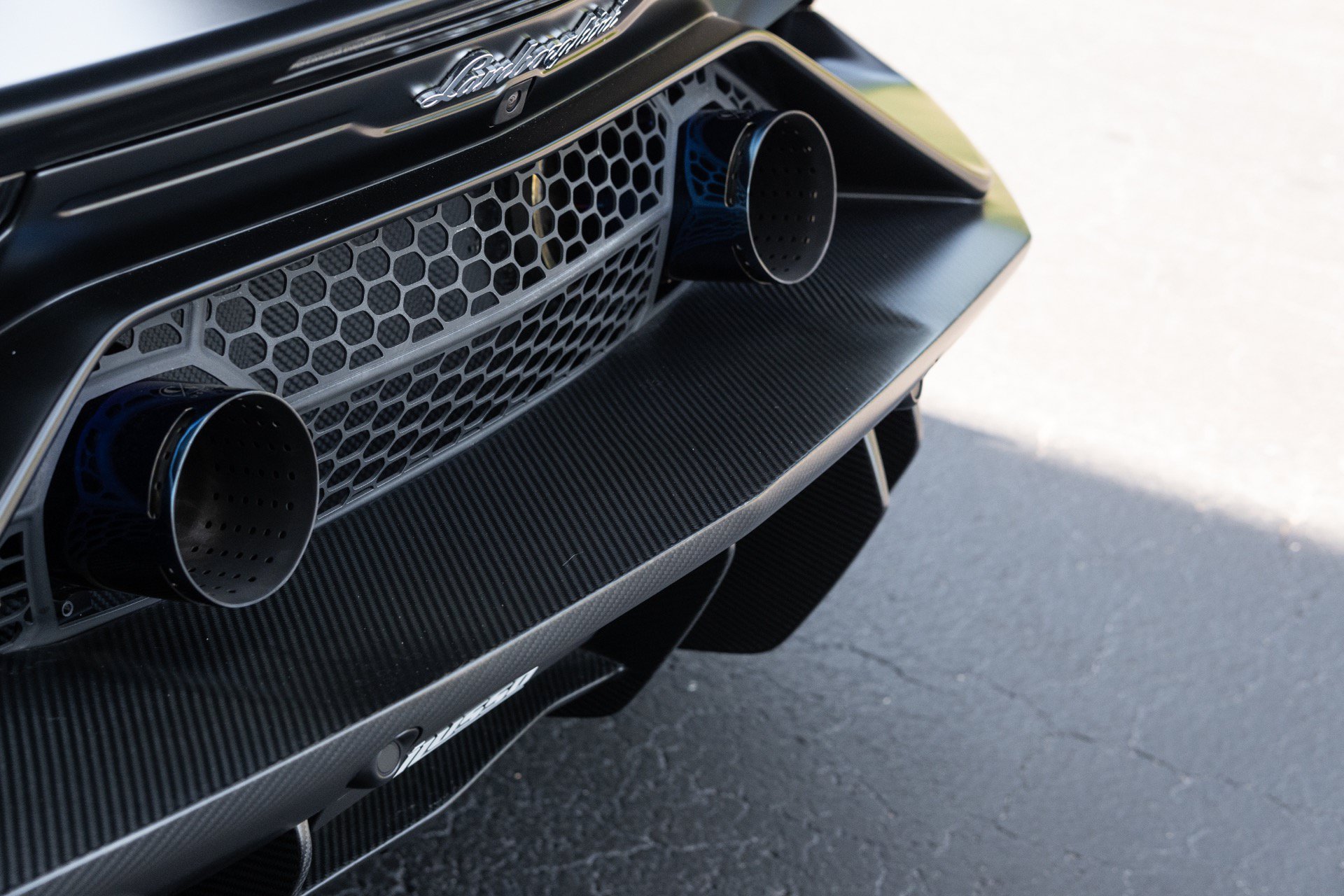 Used 2020 Lamborghini Aventador SVJ AWD/4WD image 25