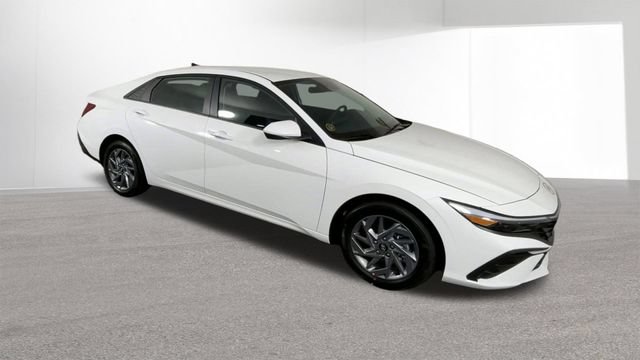 New 2026 Hyundai Elantra Hybrid FWD image 2